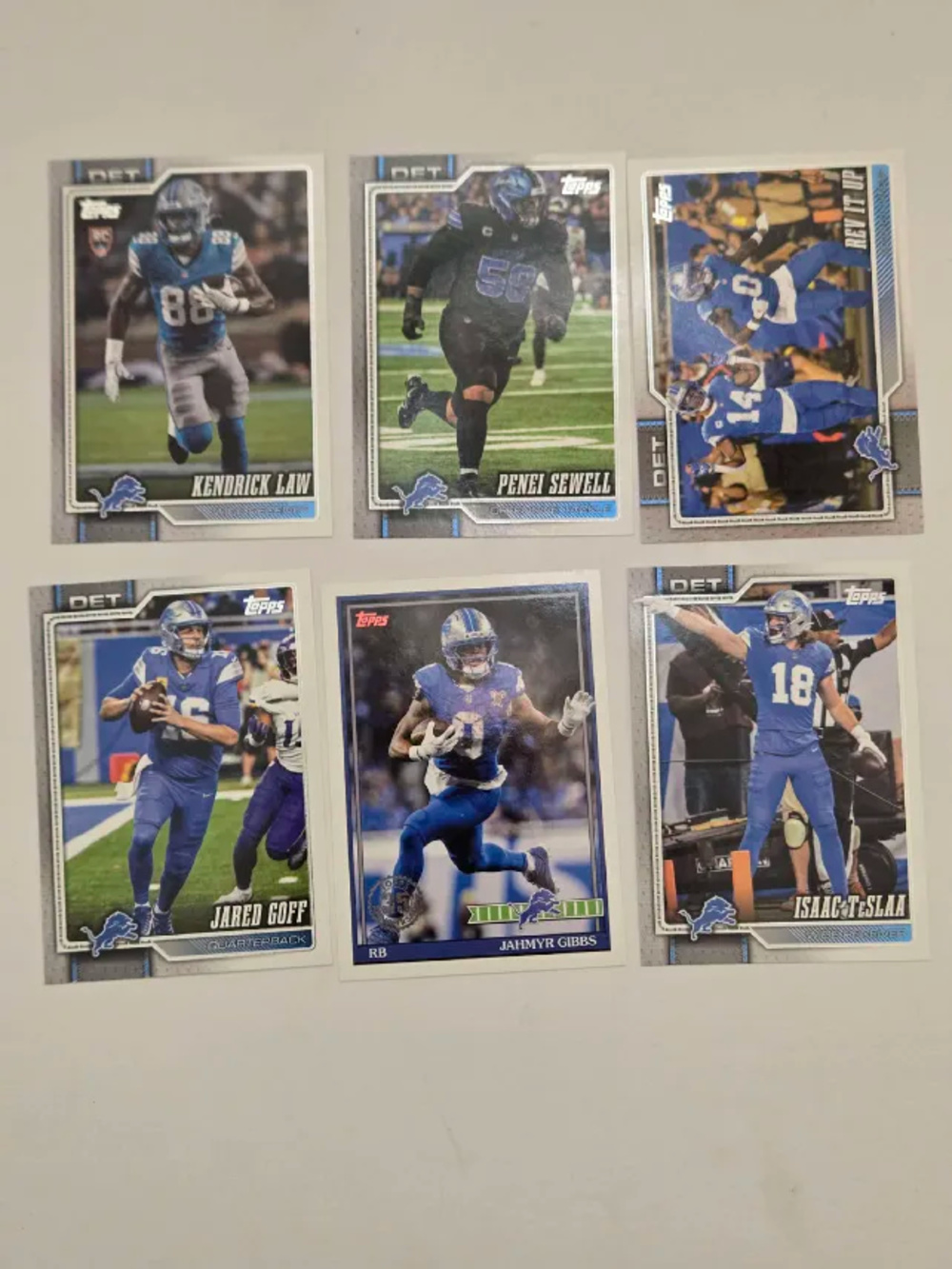 Lot of 6 – 2026 Topps Lions Cards Goff Gibbs Sewell Law TeslAA Heat It Up